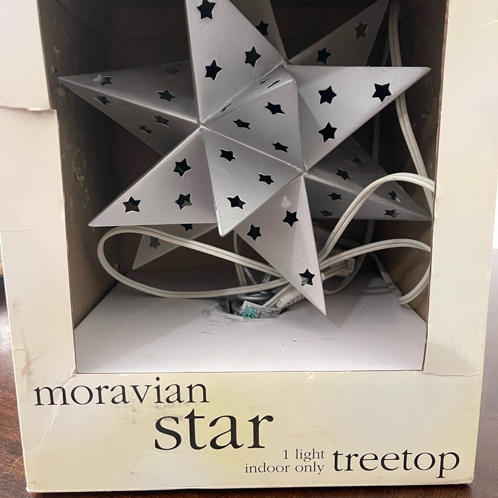 Silver Moravian Star Treetop Light